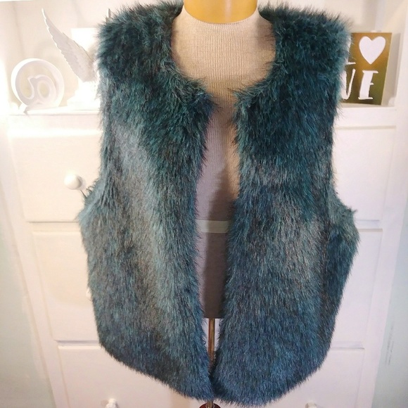 Bisou Bisou Teal With Black Faux Fur 